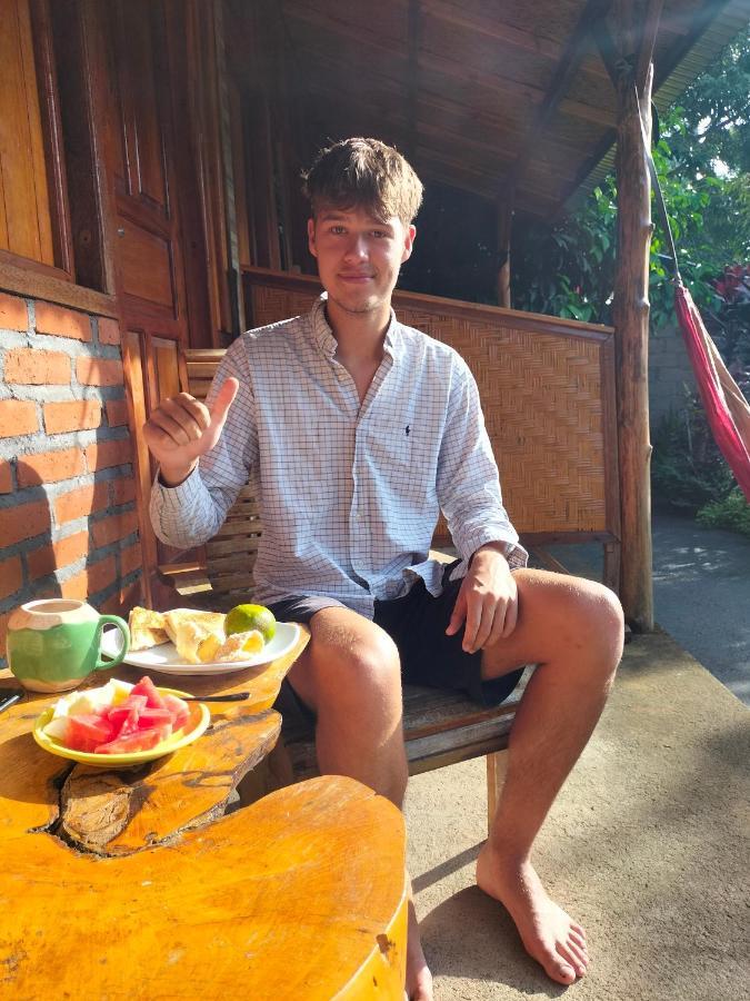 Friendly Homestay Lemukih Singaraja Zewnętrze zdjęcie